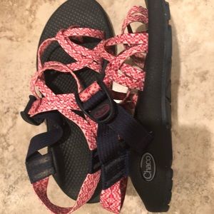 Chaco shoes women 7 pink and white.Great cond!wide